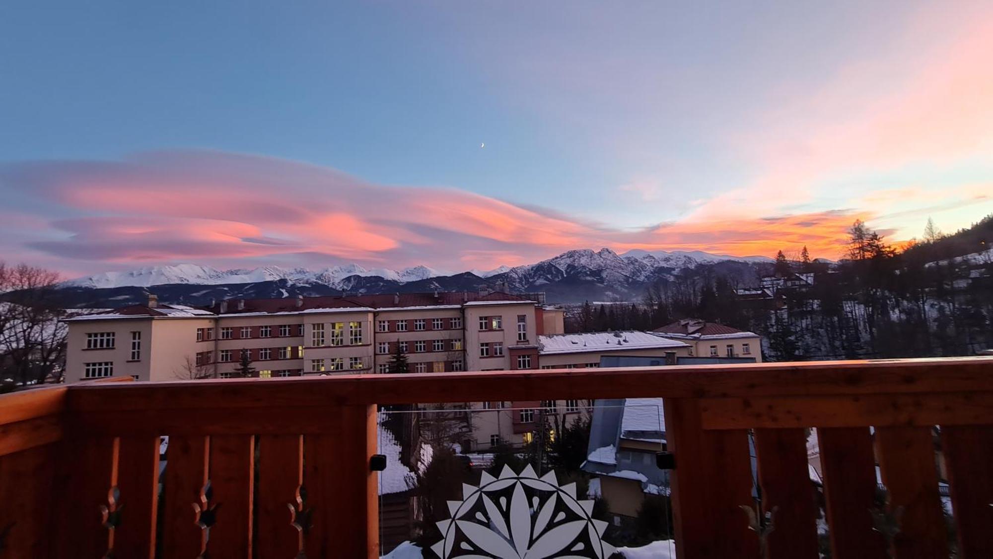 Villa Fortuna - Regionalne Apartamenty & Spa - Sauna, Grill, Jacuzzi Z Widokiem Na Tatry ザコパネ エクステリア 写真